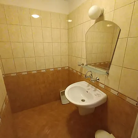 тони Къща за гости